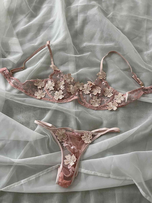 DEUX PIECES à fleurs