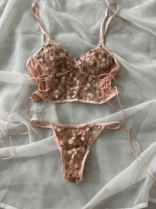 Ensemble Corset & Culotte Fleuris – Charme Romantique & Silhouette Sublimée