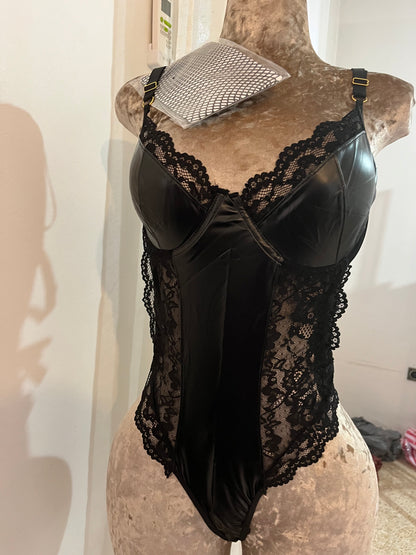 Body en cuir avec des bas cuisses